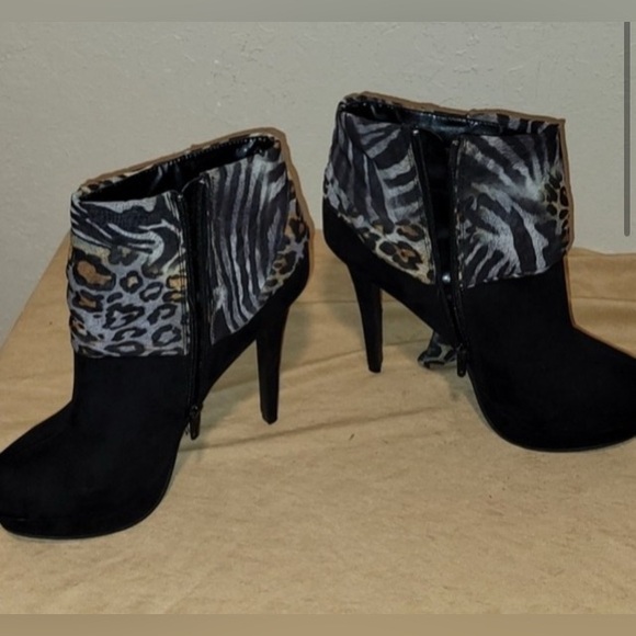 Wild Rose Animal Print Scarf Black Heeled Ankle Bootie Gilly - Picture 3 of 6